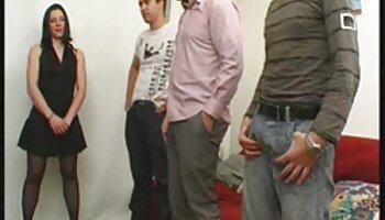 Ela vídeo pornô de mulher bem gostosa desliza