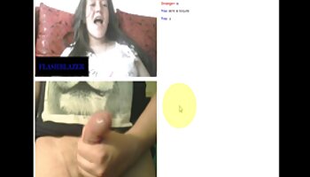 Adolescente Verona Sky enfia o pau em cada buraco enquanto usa meias sensuais quero um vídeo pornô bem gostoso