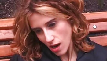 Garota quero ver filme de sexo bem safado solitária brincando com seus peitos grandes