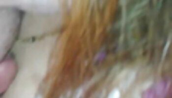 Vovó Sara sacanagem Skippers mede seu pau longo antes de quero vídeo pornô bem gostoso levá-lo fundo