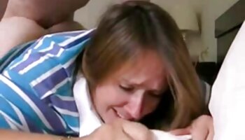 Tranny Kayleigh Coxx cuspiu o dedo enquanto chupava o anal vídeo pornô com mulher bem gostosa do lado de fora