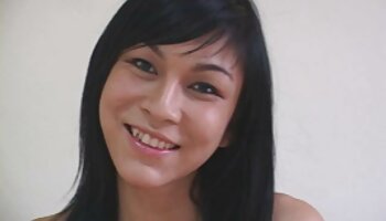 Magra Maria Rya enfia a buceta em um vibrador enorme vídeo pornô grátis bem gostoso ao ar livre