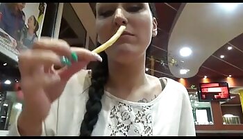 Ariel adolescente vídeo pornô transando bem gostoso fica com a boceta quebrada