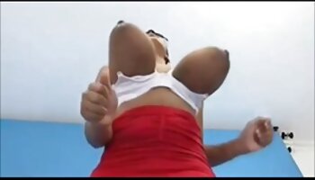 A adolescente Kylee Nicole dando uma vídeo de pornô bem safado punheta na enorme BBC