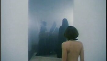 Garota estável vídeo pornô da mulher bem gostosa pega seu passeio