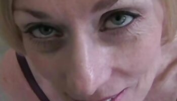 Fumar vídeo pornô das novinha bem novinha gostosa, a mais velha Kali Karinena é fodida até a perfeição