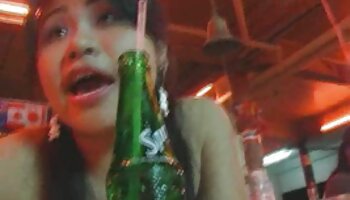 Esposa de swing, Nikki Delano, fode um homem casado filme pornô bem gostoso enquanto as esposas gostam de assistir