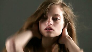Young Libertines - Nika - Adolescente em foda gostosa vídeo de pornô mulher bem novinha na altura das coxas