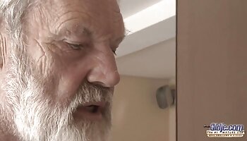 Vadia filme pornô bem gostoso madura raspada brincando com uma banana